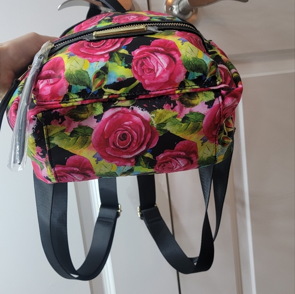 Juicy Couture - Picture 7 of 9